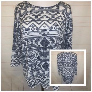 Almost Famous High low Aztec Print Top Xl bl/white